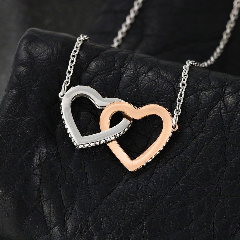 Empower Your Daughter's Dreams with The Interlocking Hearts Necklace & Spark Her Imagination💖✨